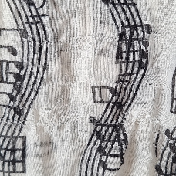 Music note infinity scarf - Picture 2 of 3